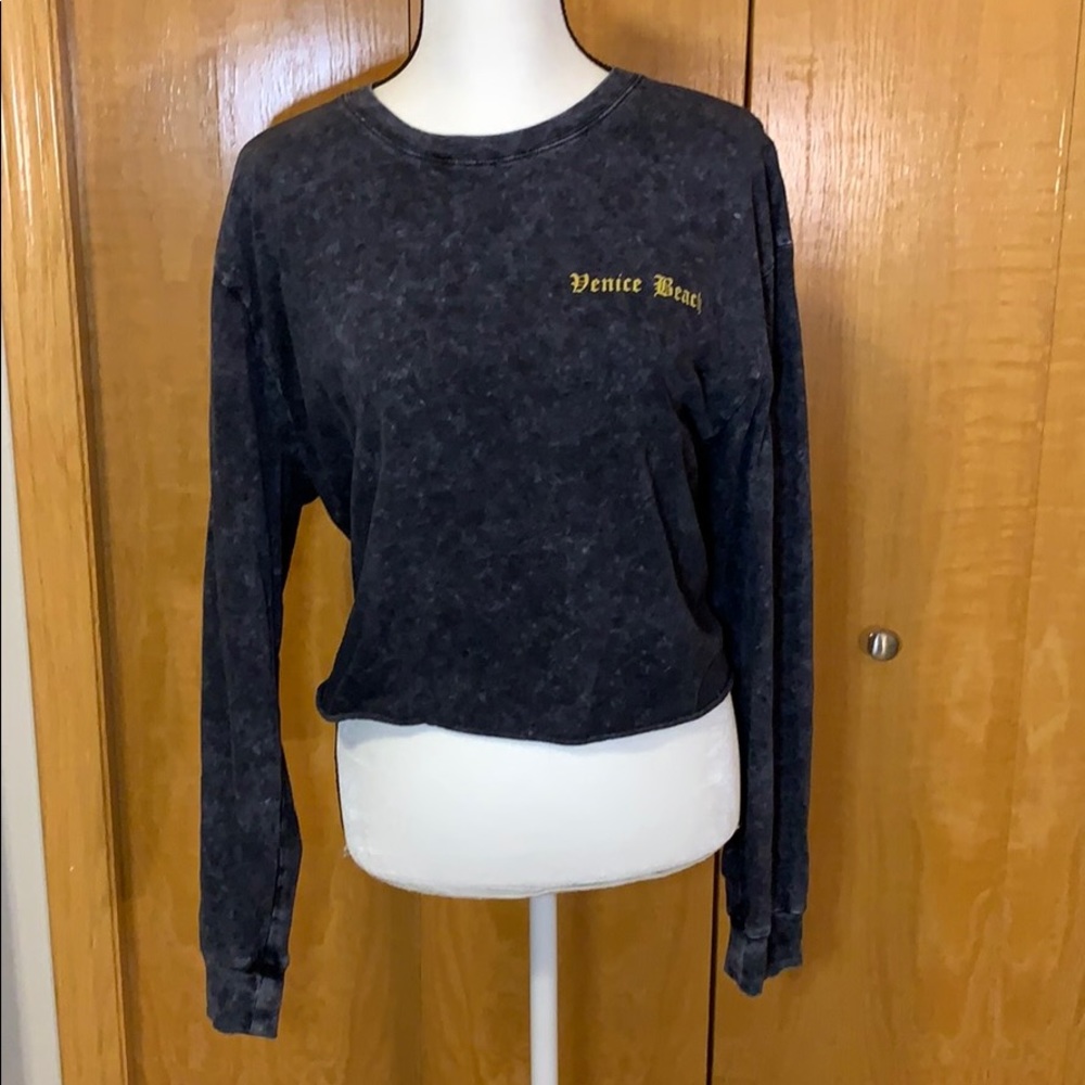 Acid wash long sleeve crop